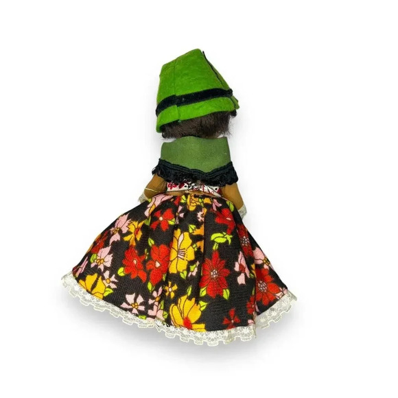 VINTAGE SYMBOL OF QUALITY DOLL 8 INCH FIGURE  DOLLS OF THE WORLD TOY - Picture 5 of 8